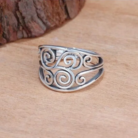 Sterling Silver Filigree Scroll Statement Ring - Picture 3 of 5